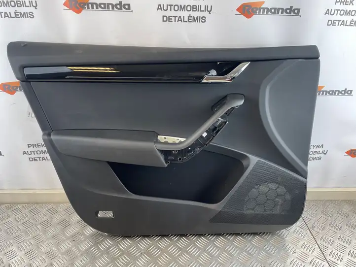 Skoda Octavia Mk3 (5E) (2013 - 2019) 5E1867011BT Обшивка задней двери — фото 2