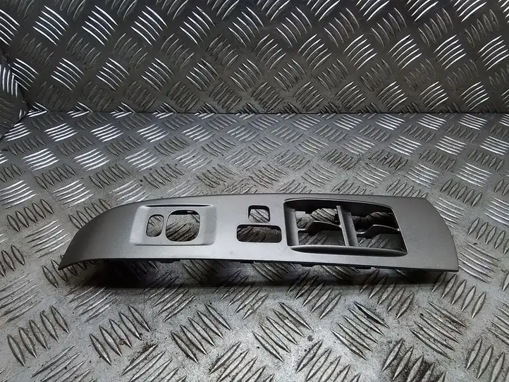 Toyota Prius (XW20) (2003 - 2009) 7423247070 Накладка кнопки стеклоподъемника — фото 1
