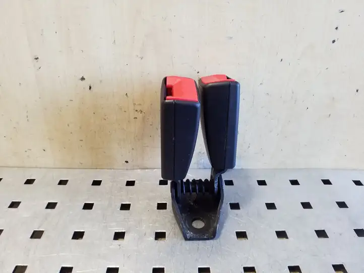 Audi TT TTS Mk2 (2010 - 2014) 8J8857739H Задний средний замок ремня — фото 1