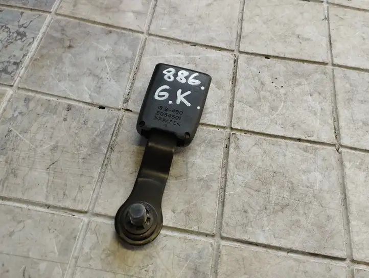 Toyota Corolla Verso AR10 (2004 - 2009)   Замок заднего ремня