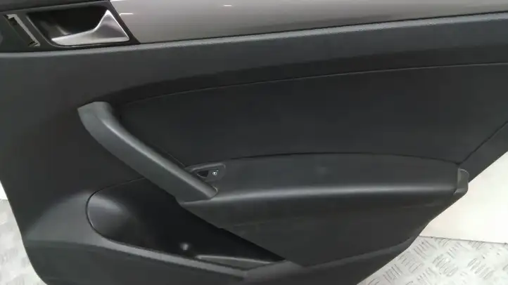 Volkswagen PASSAT B7 USA (2012 - 2016) 561867212 Обшивка задней двери — фото 3