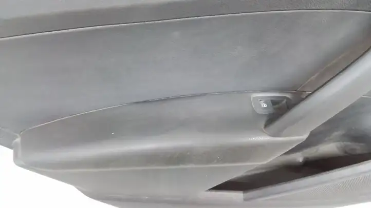 Volkswagen PASSAT B7 USA (2012 - 2016) 561867211 Обшивка задней двери — фото 3