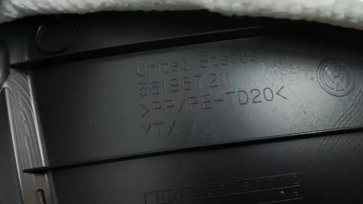 Volkswagen PASSAT B7 USA (2012 - 2016) 561867211 Обшивка задней двери — фото 4