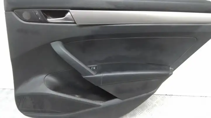 Volkswagen PASSAT B7 USA (2012 - 2016) 561867212 Обшивка задней двери — фото 2