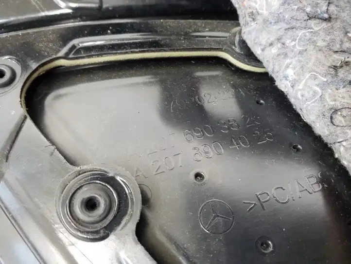 Mercedes-Benz E C207 W207 (2009 - 2017) A2076904425 Обшивка задней двери — фото 4