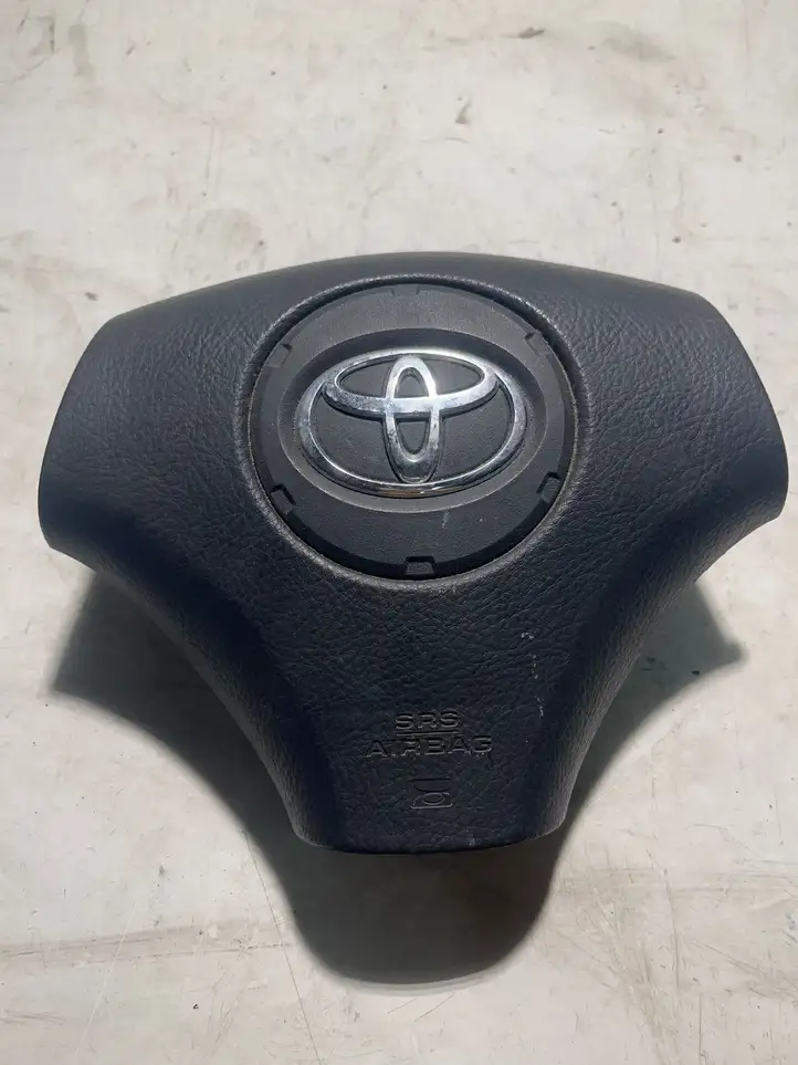 Toyota Corolla E120 E130 (2004 - 2007) Подушка безопасности руля — фото 1