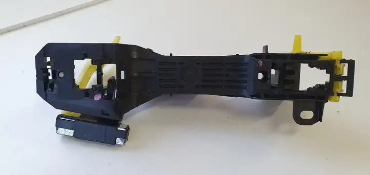 Toyota Avensis T270 (2009 - 2012)   Другая деталь отделки задний дверей