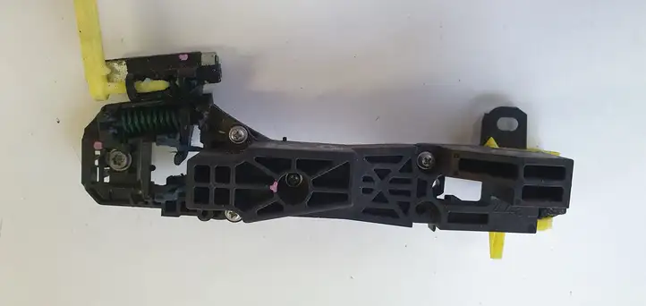 Toyota Avensis T270 (2009 - 2012)   Другая деталь отделки задний дверей