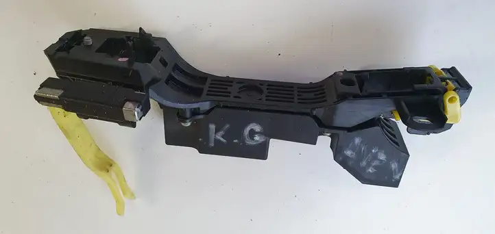 Toyota Avensis T270 (2009 - 2012)   Другая деталь отделки задний дверей