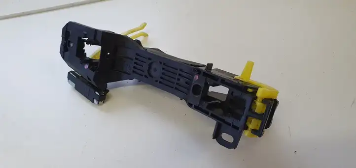 Toyota Avensis T270 (2009 - 2012)   Другая деталь отделки задний дверей