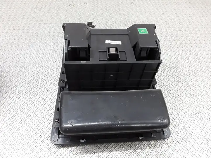 Kia Sorento (2002 - 2006)   Задний держатель чашки