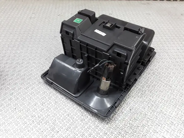 Kia Sorento (2002 - 2006)   Задний держатель чашки