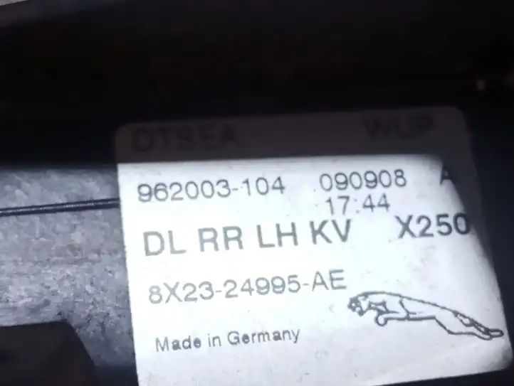 Jaguar XF X250 (2007 - 2015) 8X2324995AE Прочая отделка задней двери — фото 4