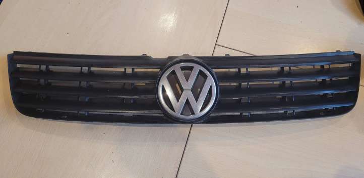 3B0853653C Volkswagen PASSAT B5 Grotelės priekinės