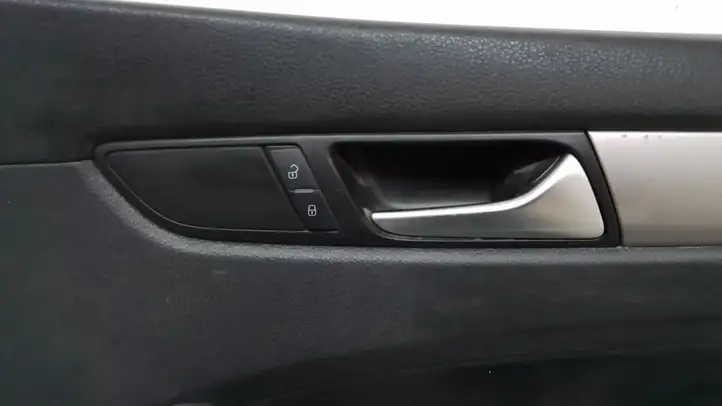 Volkswagen PASSAT B7 USA (2012 - 2016) 561867012A Обшивка передней двери — фото 6