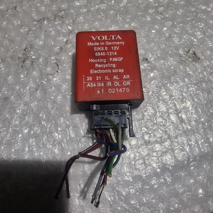 Toyota Auris 150 (2006 - 2012) 85451214 Реле крюка для прицепа — фото 1