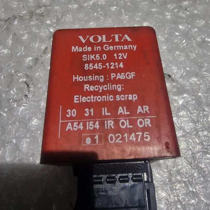 Toyota Auris 150 (2006 - 2012) 85451214 Реле крюка для прицепа — фото 3