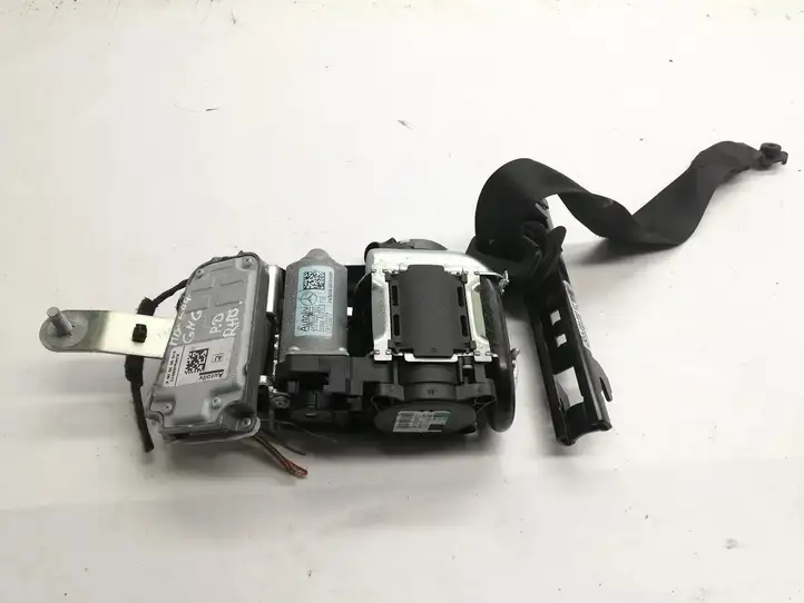 Mercedes-Benz C W204 (2007 - 2014)  616424600 Передний ремень безопасности