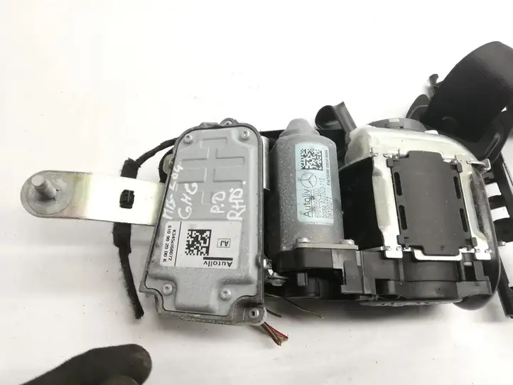 Mercedes-Benz C W204 (2007 - 2014)  616424600 Передний ремень безопасности