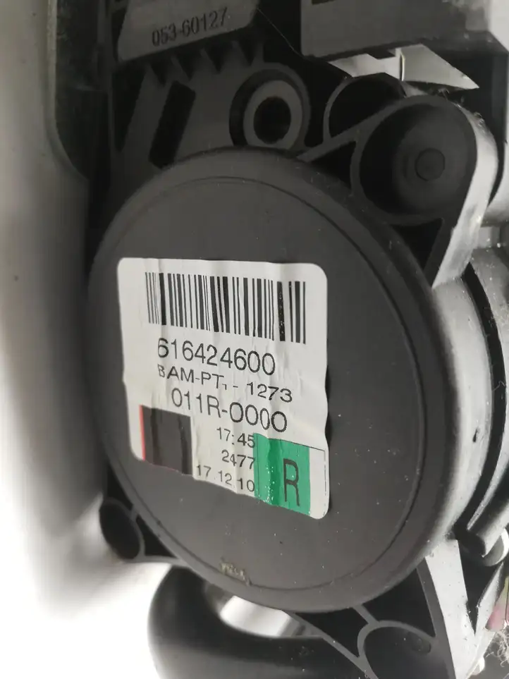 Mercedes-Benz C W204 (2007 - 2014)  616424600 Передний ремень безопасности