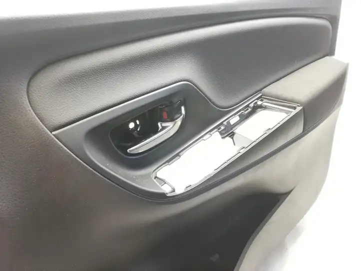 Toyota Yaris (2019 - ) 676100DL30 Обшивка передней двери — фото 2