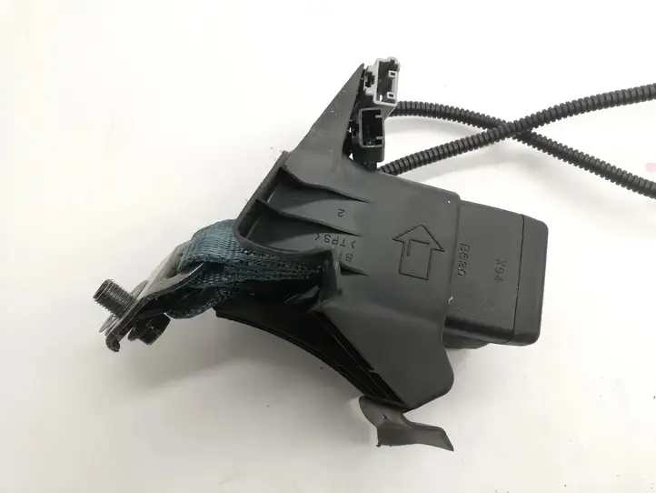 Toyota RAV 4 (XA50) (2018 - )   Задний средний замок ремня