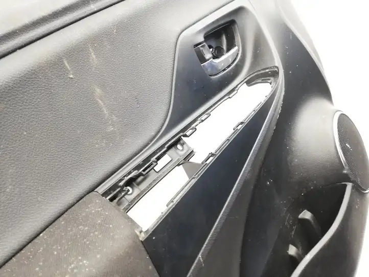 Toyota Yaris (2019 - ) 676200DL20 Обшивка передней двери — фото 2