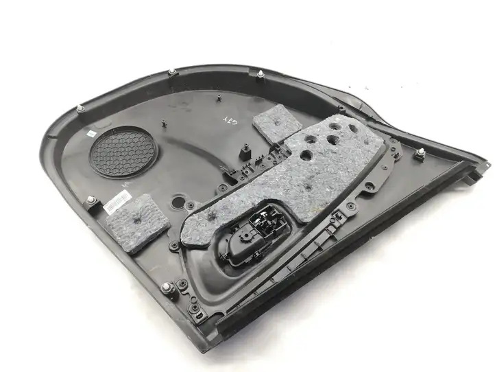 Toyota Yaris (2019 - ) 676140D560 Обшивка задней двери — фото 3