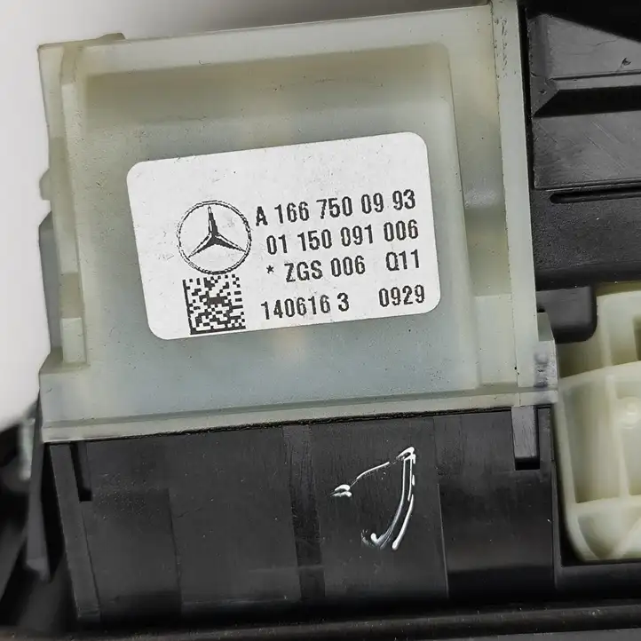 Mercedes-Benz GLE W166/C292 (2015 - 2019) A1667500993 Кнопка закрытия багажника — фото 7