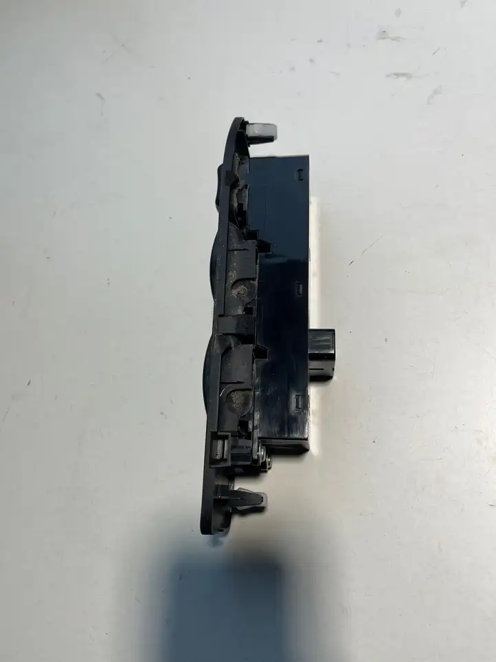 Mitsubishi Pajero (2006 - 2011) 8608A189 Кнопка стеклоподъемников — фото 3