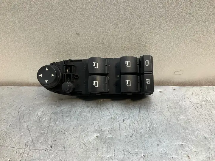BMW 5 E60 E61 (2004 - 2010) 9122113 Кнопка стеклоподъемников — фото 2