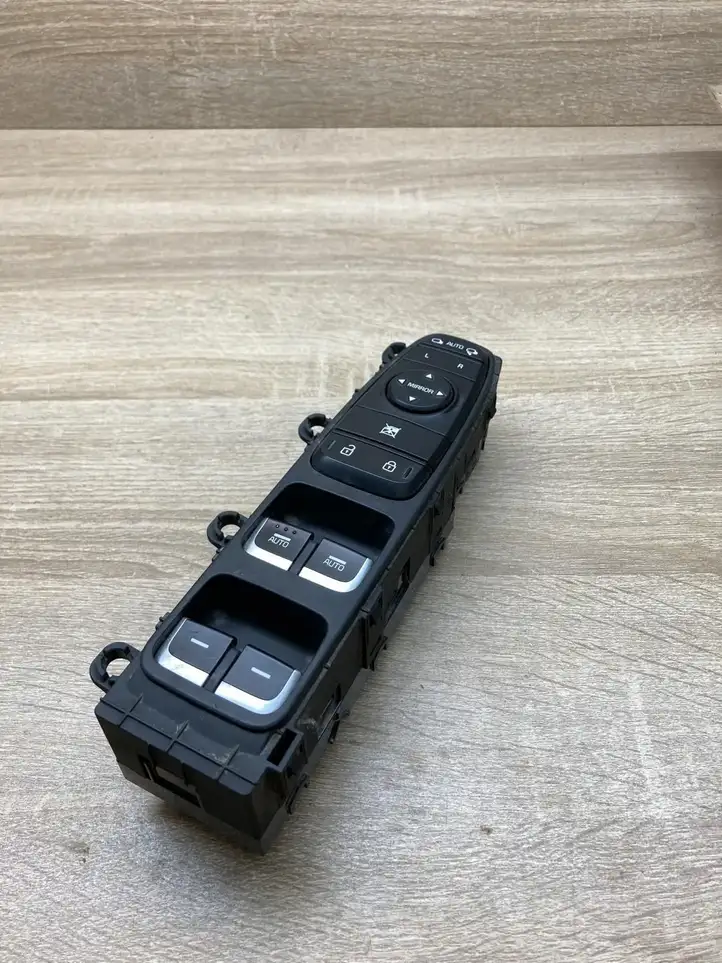 Kia Niro 4C749F1200 Кнопка стеклоподъемников — фото 2