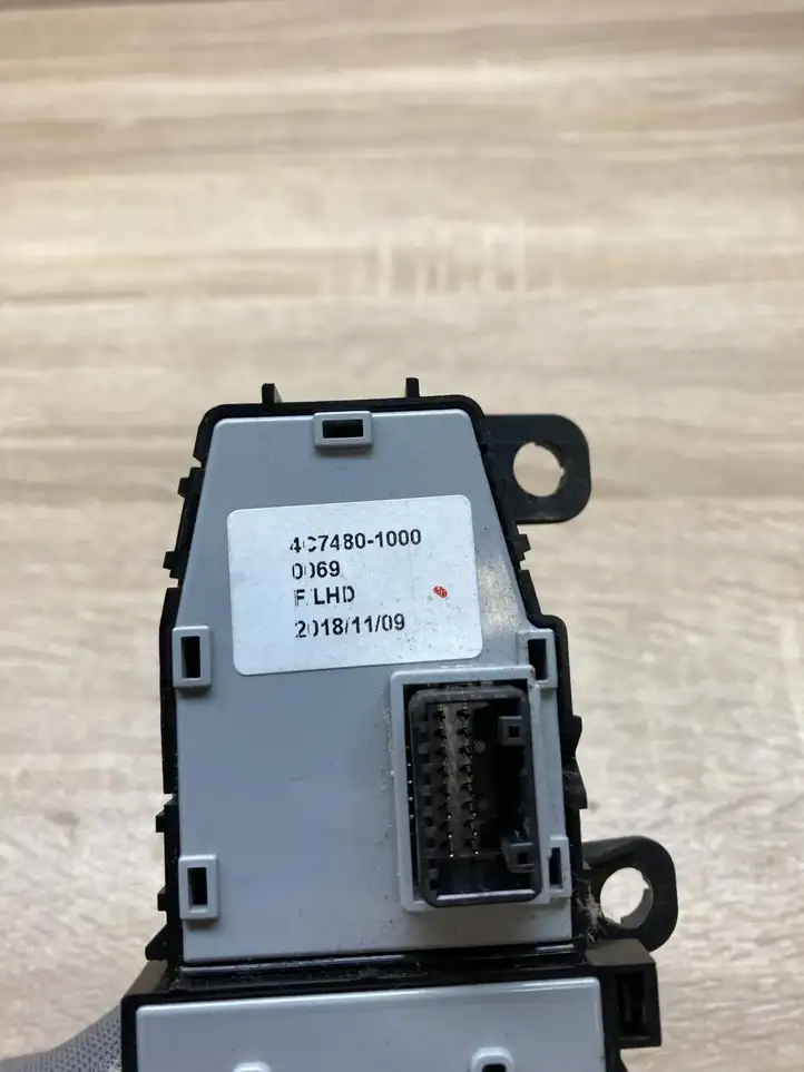 Kia Niro 4C749F1200 Кнопка стеклоподъемников — фото 6
