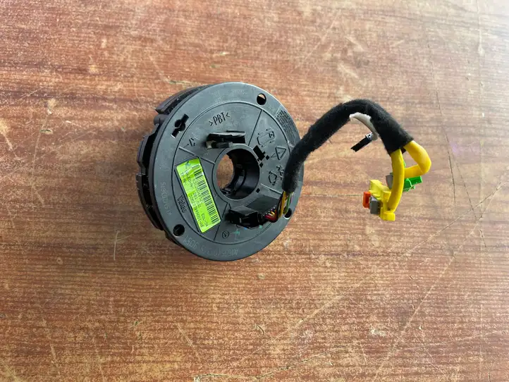 Mercedes-Benz A W169 A1695402345 Контактное кольцо SRS — фото 1