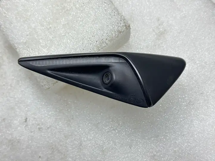 Tesla Model Y (2019 - 2024) 149586520D Боковая камера в крыле — фото 4