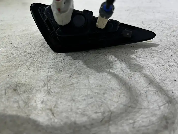 Tesla Model Y (2019 - 2024) 1125107-50-J Боковая камера в крыле — фото 2