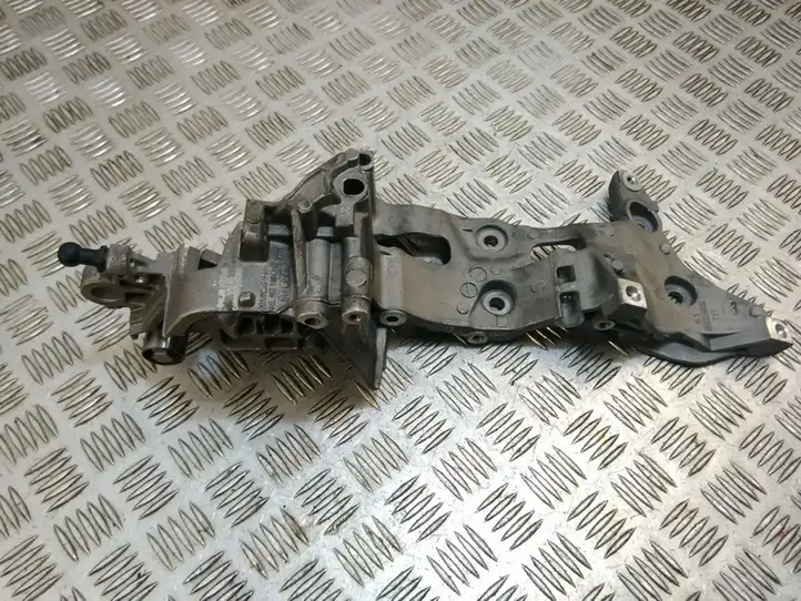 Volkswagen Tiguan (2016 - 2020) 04L903143D Кронштейн топливного насоса — фото 1