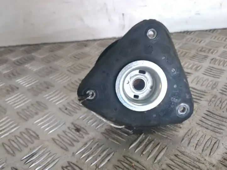Ford Focus (2015 - 2019) BV613K55C2B Опорный подшипник амортизатора — фото 1