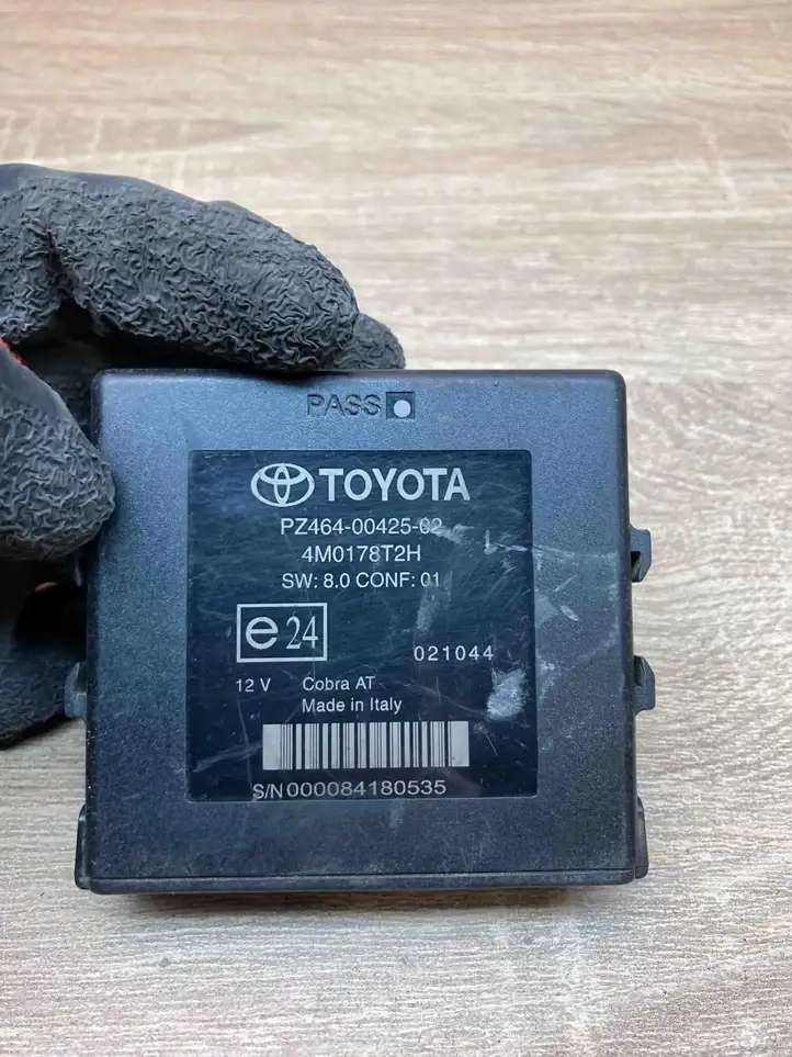 Toyota Corolla Verso E121 (2001 - 2004) PZ4640042502 Блок управления парктрониками — фото 5