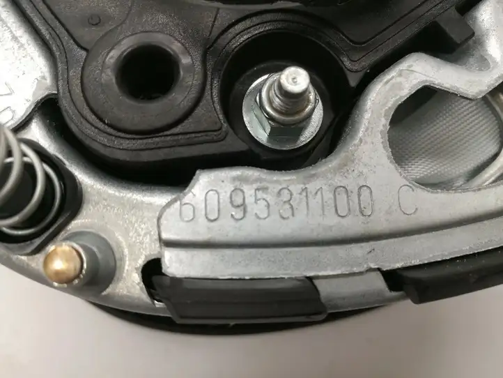 BMW 5 F10 F11 (2009 - 2016) 609531100 Подушка безопасности руля — фото 4