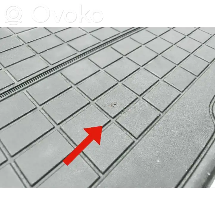 Volvo XC40 (2017 - ) Резиновый коврик багажника — фото 5