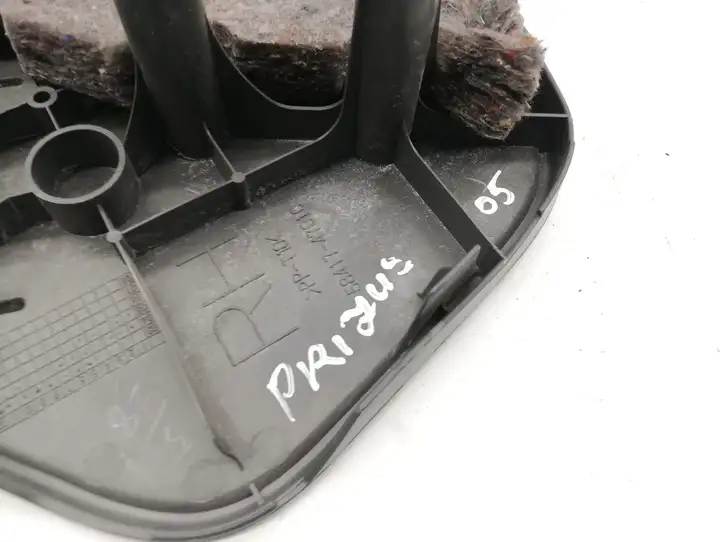 Toyota Prius (NHW20) (2003 - 2009)  5841747010 Боковая отделка (задняя)