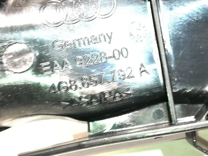 Audi A7 S7 4G (2010 - 2014) 4G8857782A Накладка ремня безопасности — фото 2