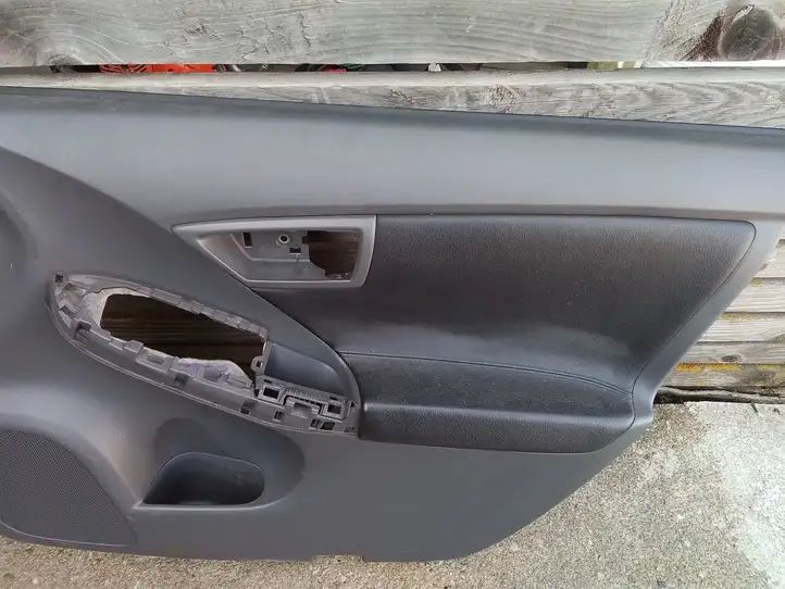 Toyota Prius (XW30) (2009 - 2015) 67777X1B06 Обшивка передней двери — фото 5