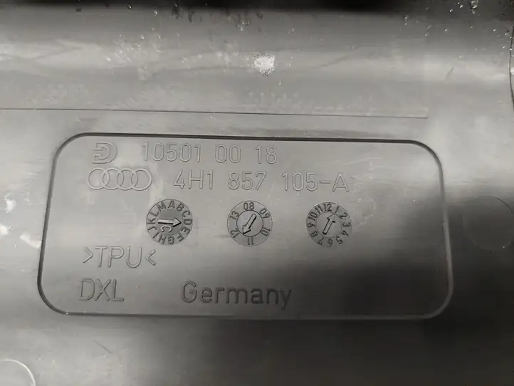 Audi A8 S8 D4 4H (2013 - 2017) 4H1857105A Коврик ящика — фото 4