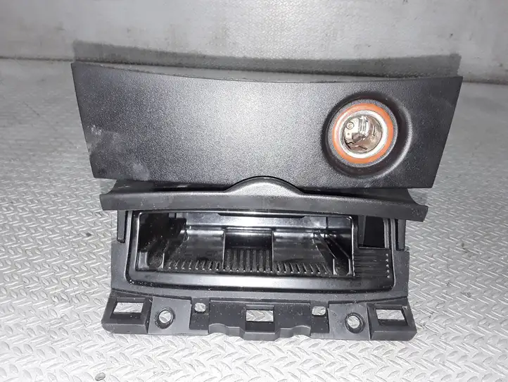 Mazda 3 I (2003 - 2006) Пепельница — фото 2