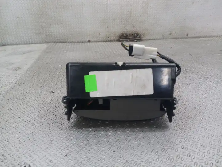 Toyota Avensis T250 (2006 - 2009)   Пепельница