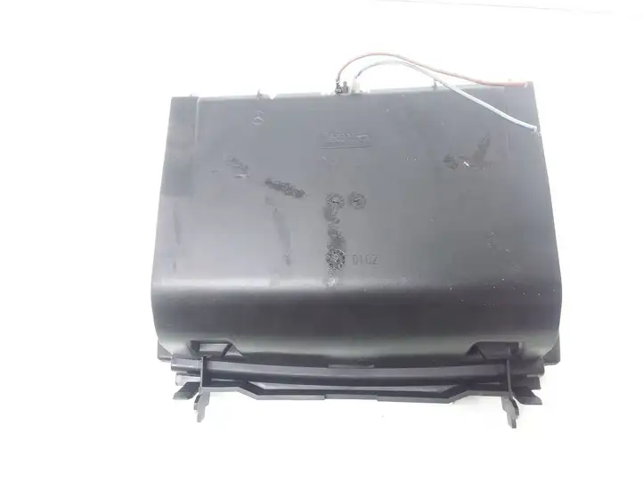 Mercedes-Benz C W203 (2000 - 2007) A2036800852 Пепельница — фото 3