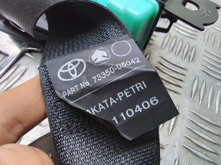 Toyota Avensis T250 (2006 - 2009) 7335005042 Задний ремень безопасности — фото 2
