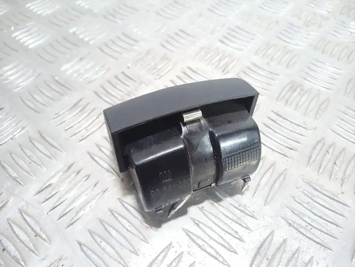 Opel Astra (1998 - 2004)  90561253 Задняя пепельница